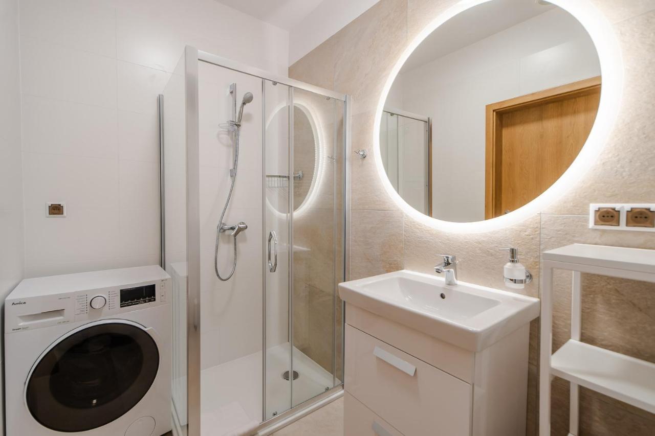 Aquamarina Prima With Sea View By Renters Apartment